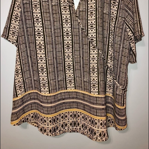 Cato size 26/28W top polyester keyhole cutout plus size - Picture 5 of 11